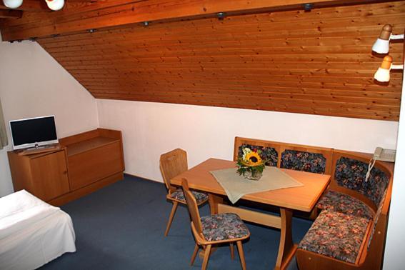 Hotel Bayerischer Hof Rehlings Weißensberg Habitación foto